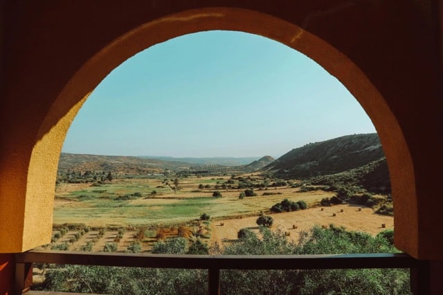 Das Foto zeigt eine Landschaft und symbolisiert den Orient.